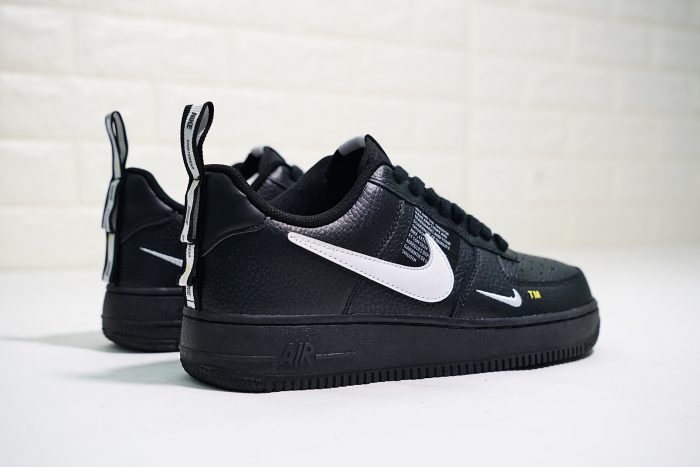 Nike Air Force 1 07 LV8 Utility Negro - Imagen 4