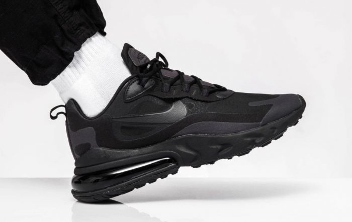 Nike Air Max 270 React Triple Black - Imagen 4